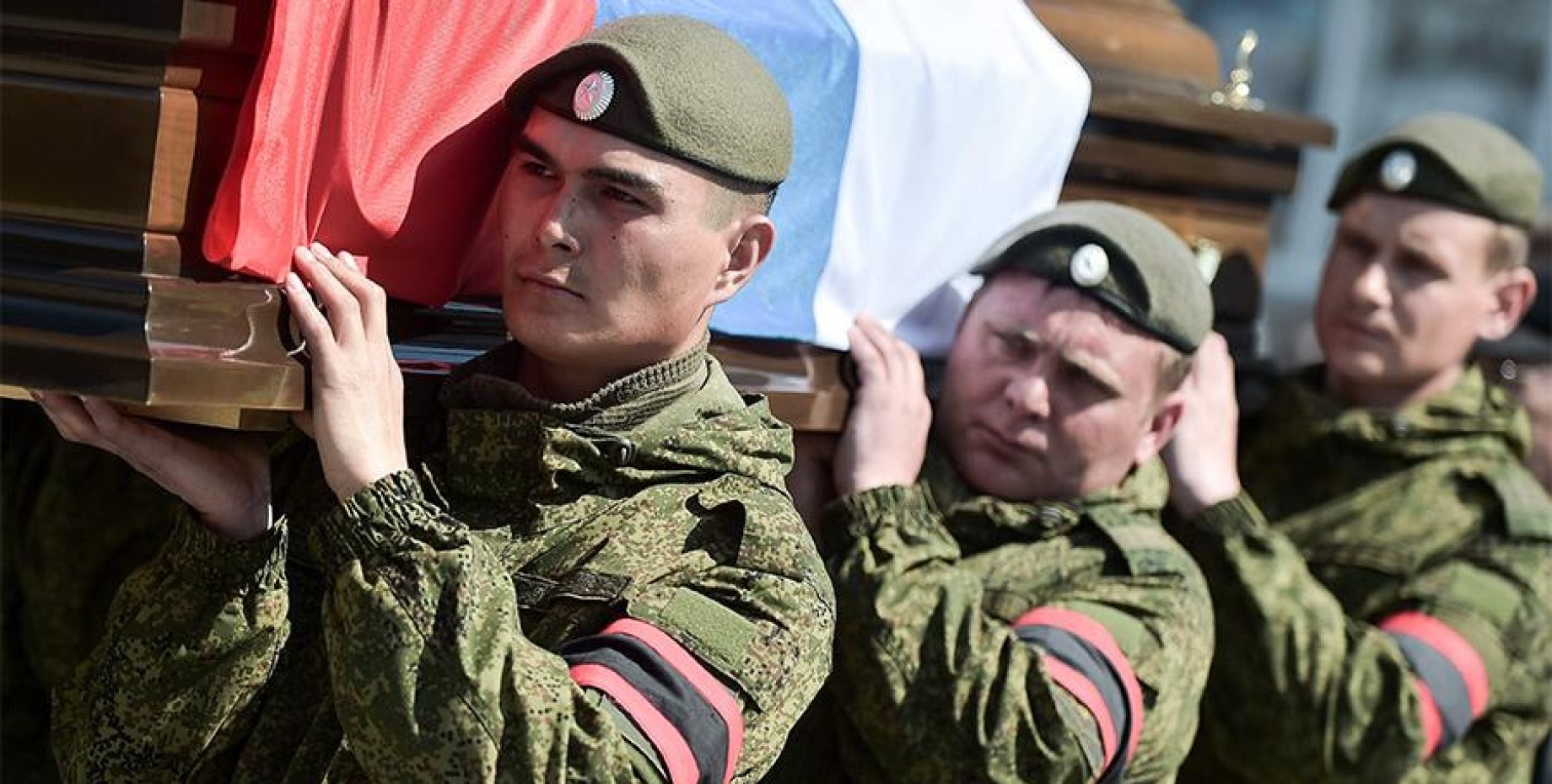 Сколько погибает в армии. Российские военные. Российский солдат. Военнослужащие. Погибшие российские солдаты.