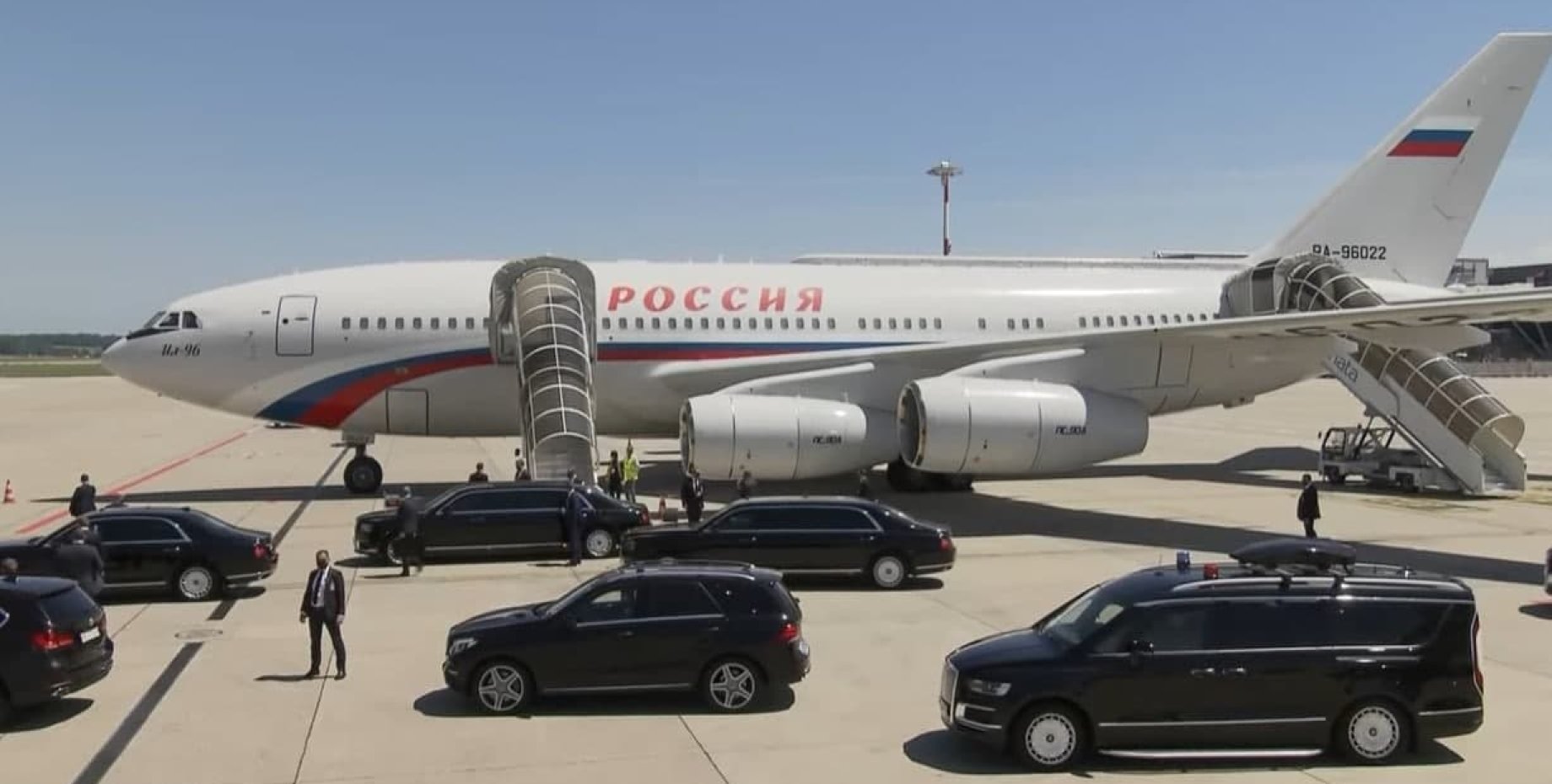 путин, байден, кортеж путина, женева, путин и байден, сша, россия, путин в женеве, закрытый трап самолета