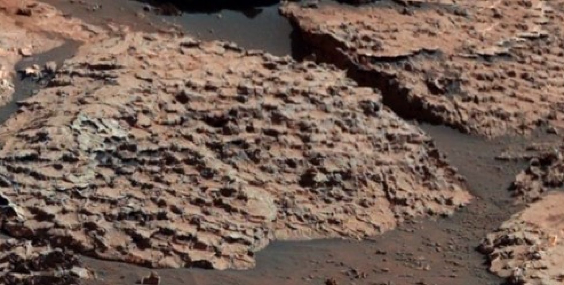 На марсе нашли воду 2024. Марс планета вода. Ложка на марсе фото. Неопознанные объекты на марсе. Марс сейчас.