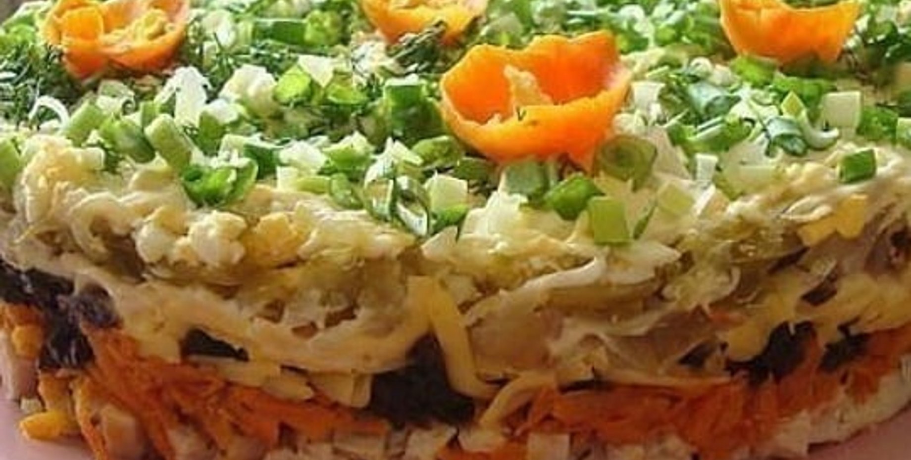 Яркий салат с черносливом