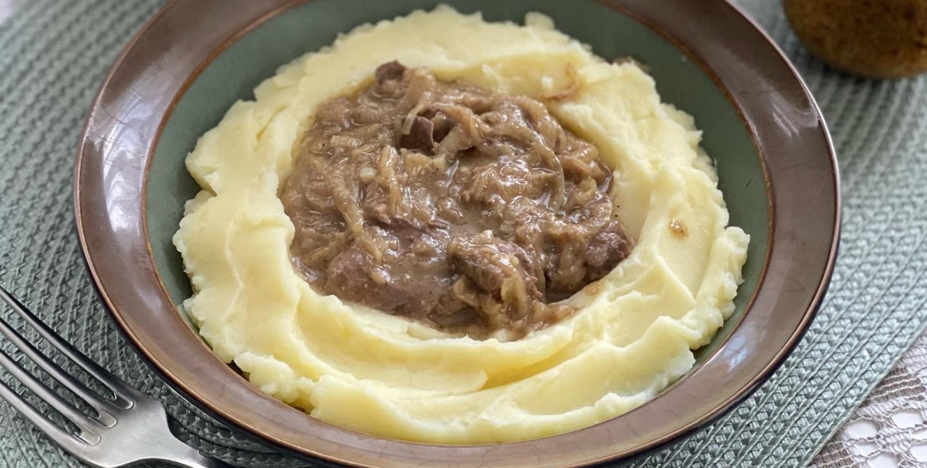 Печень в сырном соусе