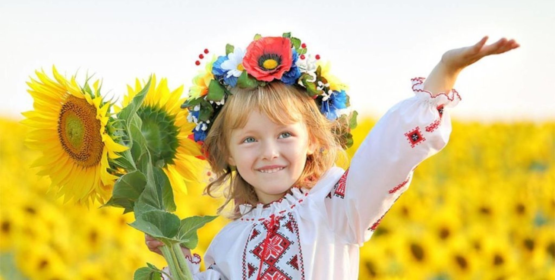 Як жити. Дети в вышиванках. Украинка в поле. День независимости Украины. Украинские дети в вышиванках.