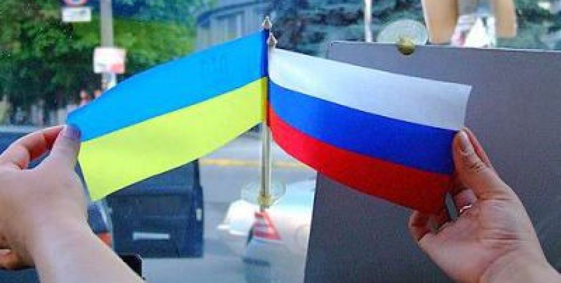 Мир между украиной и россией когда будет. Флаг России и Украины. Украина – это Россия. Россия и Украина Дружба. Украинская и Российская Дружба.