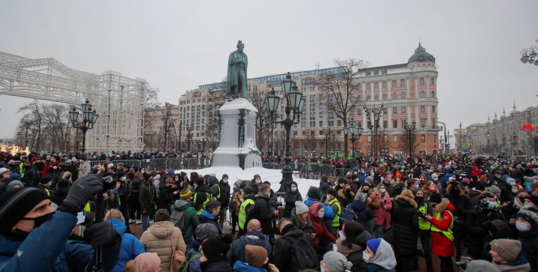Митинг в москве сегодня против. Митинг Навального 23 января 2021 Москва. Митинги Навального 2021. Пушкинская площадь Навальный.