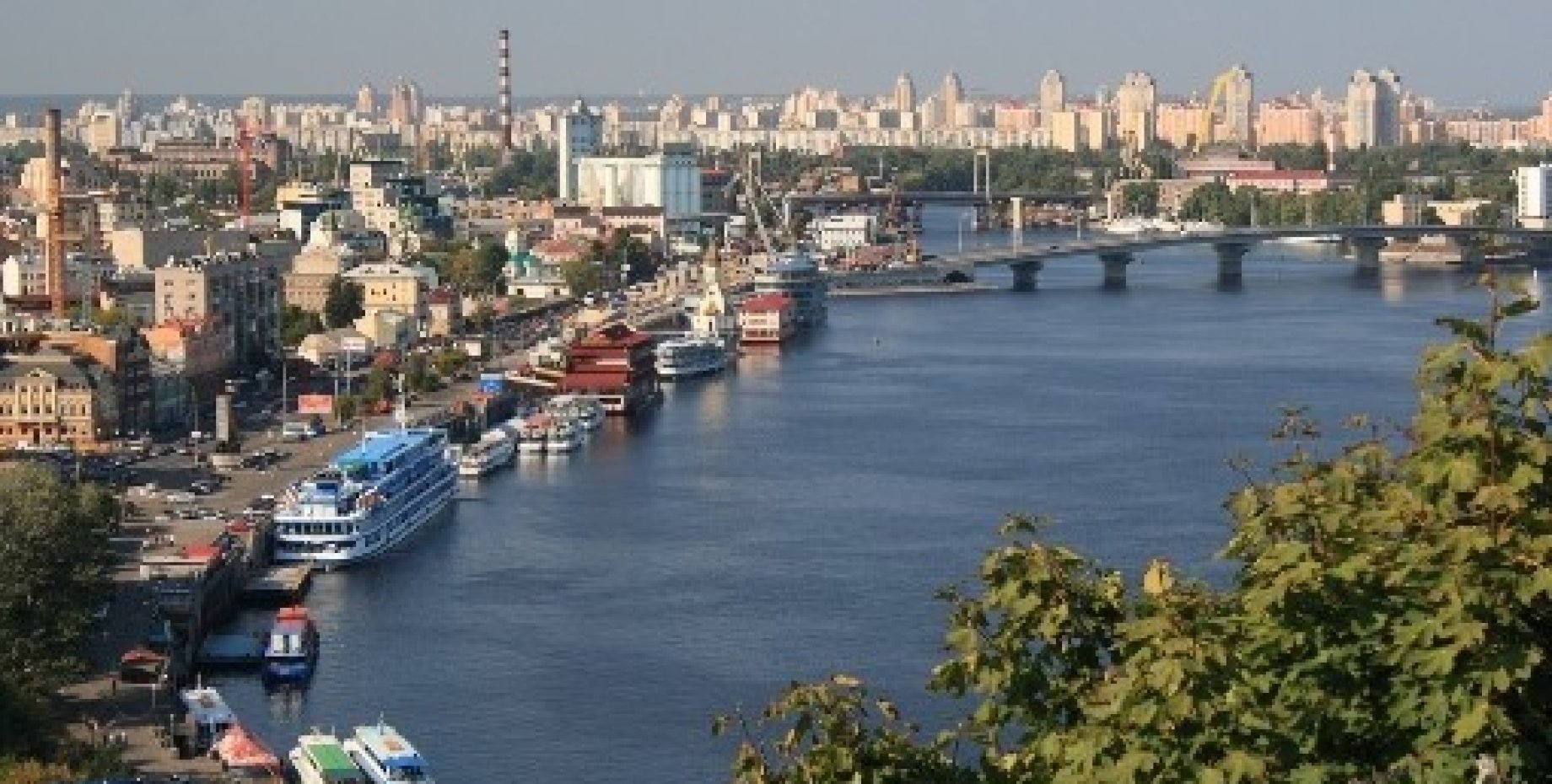 Река через киев. Река через киев. Мост в киеве через днепр патона. Река через киев. Днепр смоленск река высохла.