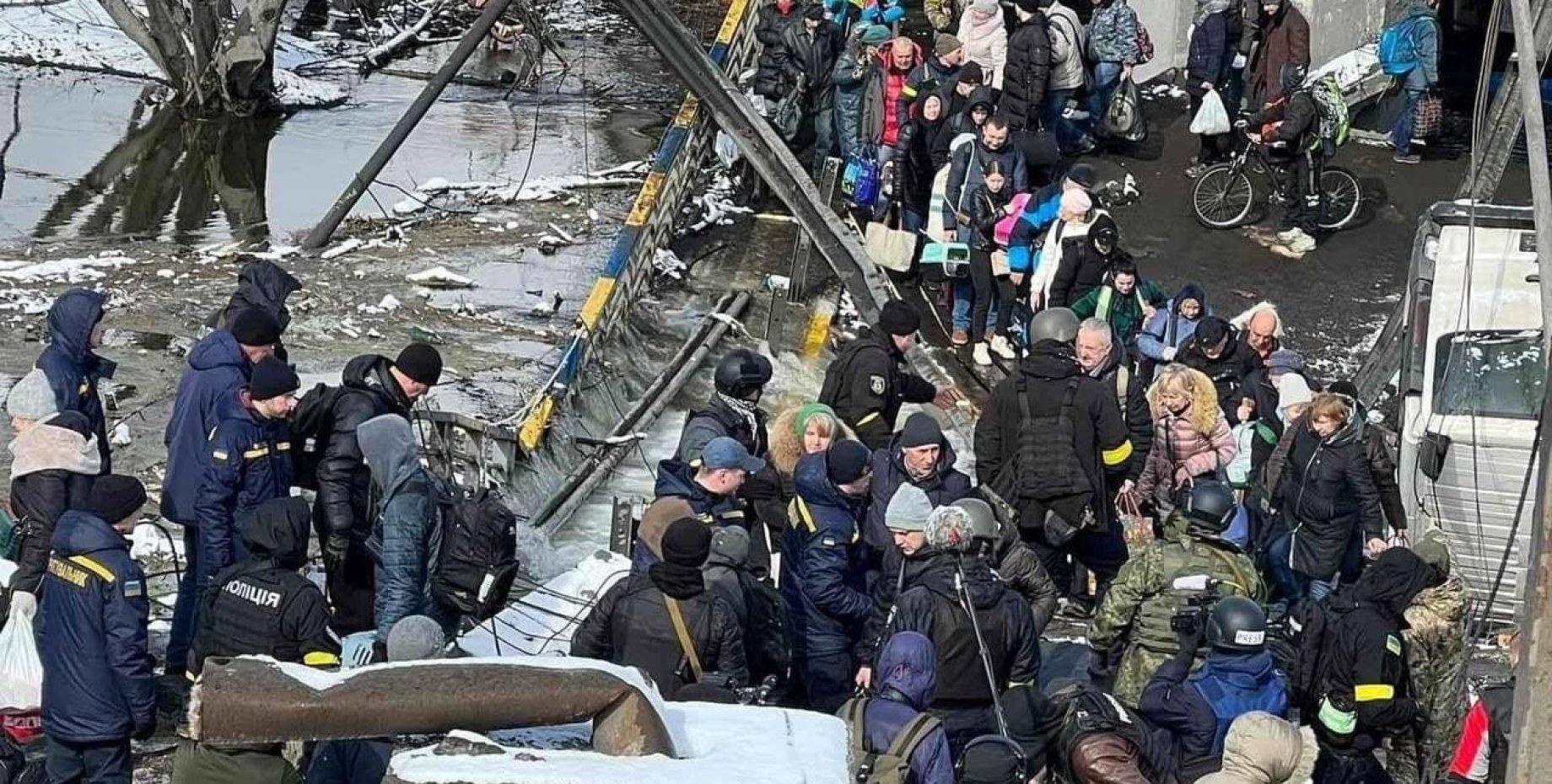 Ситуация на украинцев. Эвакуация. Эвакуация людей. Люди бегут из Киева. Ситуация на Украине.