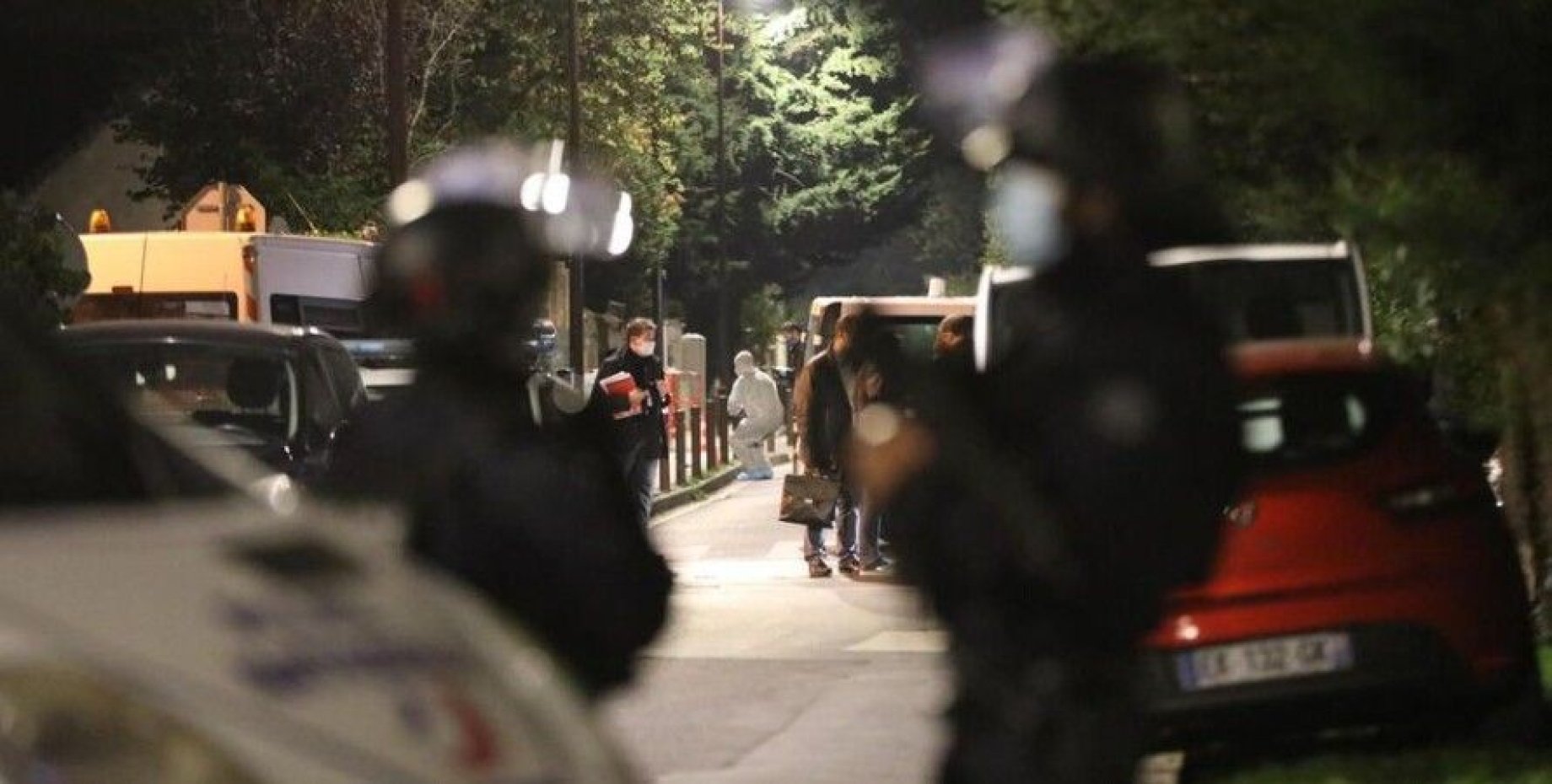 чеченец во франции обезглавившего учителя. отрезанная голова учителя во франции. франция теракт 2020 учитель. чеченец во франции обезглавившего учителя. учитель которого обезглавили во франции.