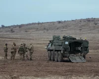 США хочуть "безкоштовно подарувати" БТР Stryker Польщі: що дістанеться Україні