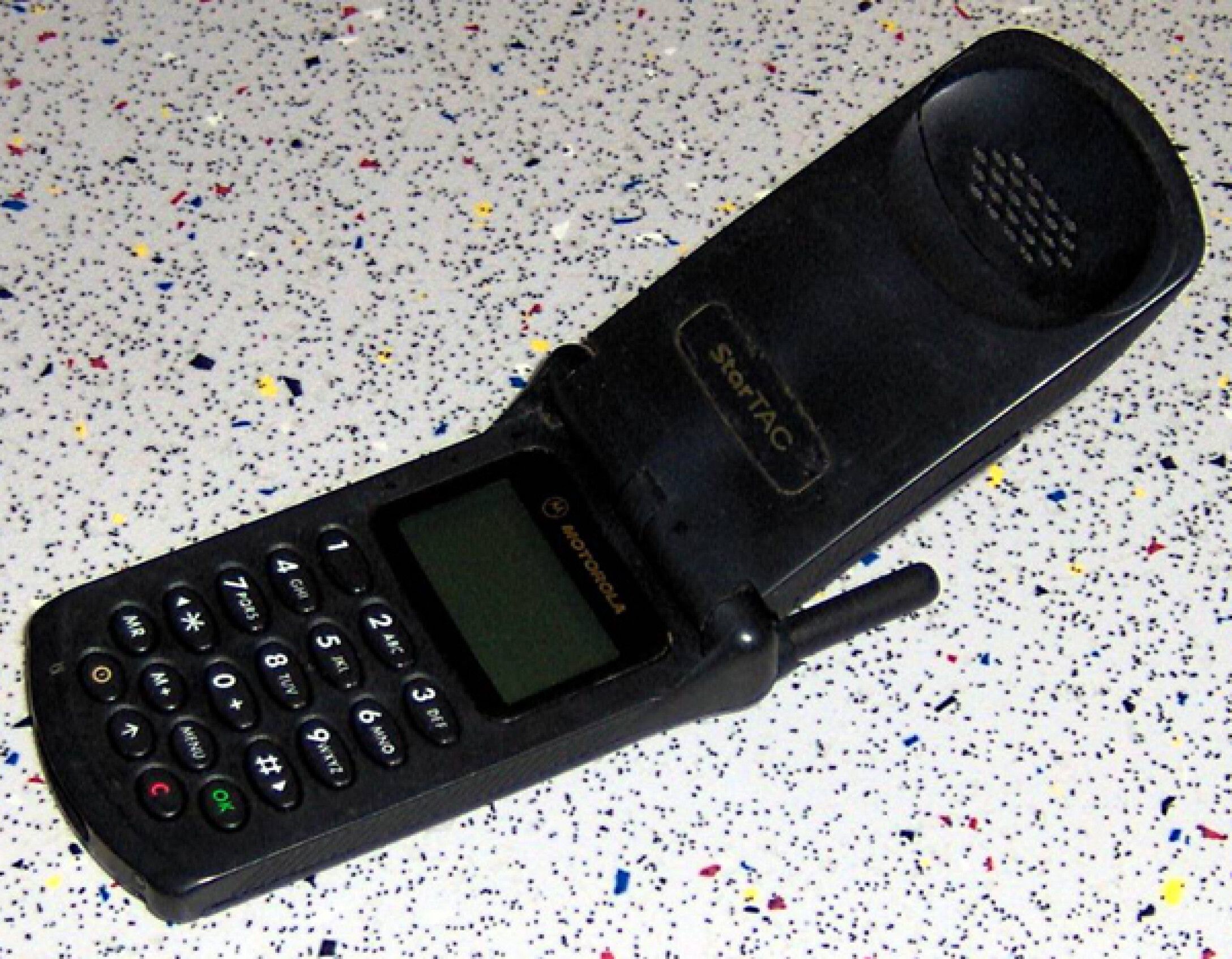 Мобильные телефоны 90. Motorola STARTAC (1996 год). Motorola STARTAC 3. Моторола STARTAC. Моторола стартак 3000.