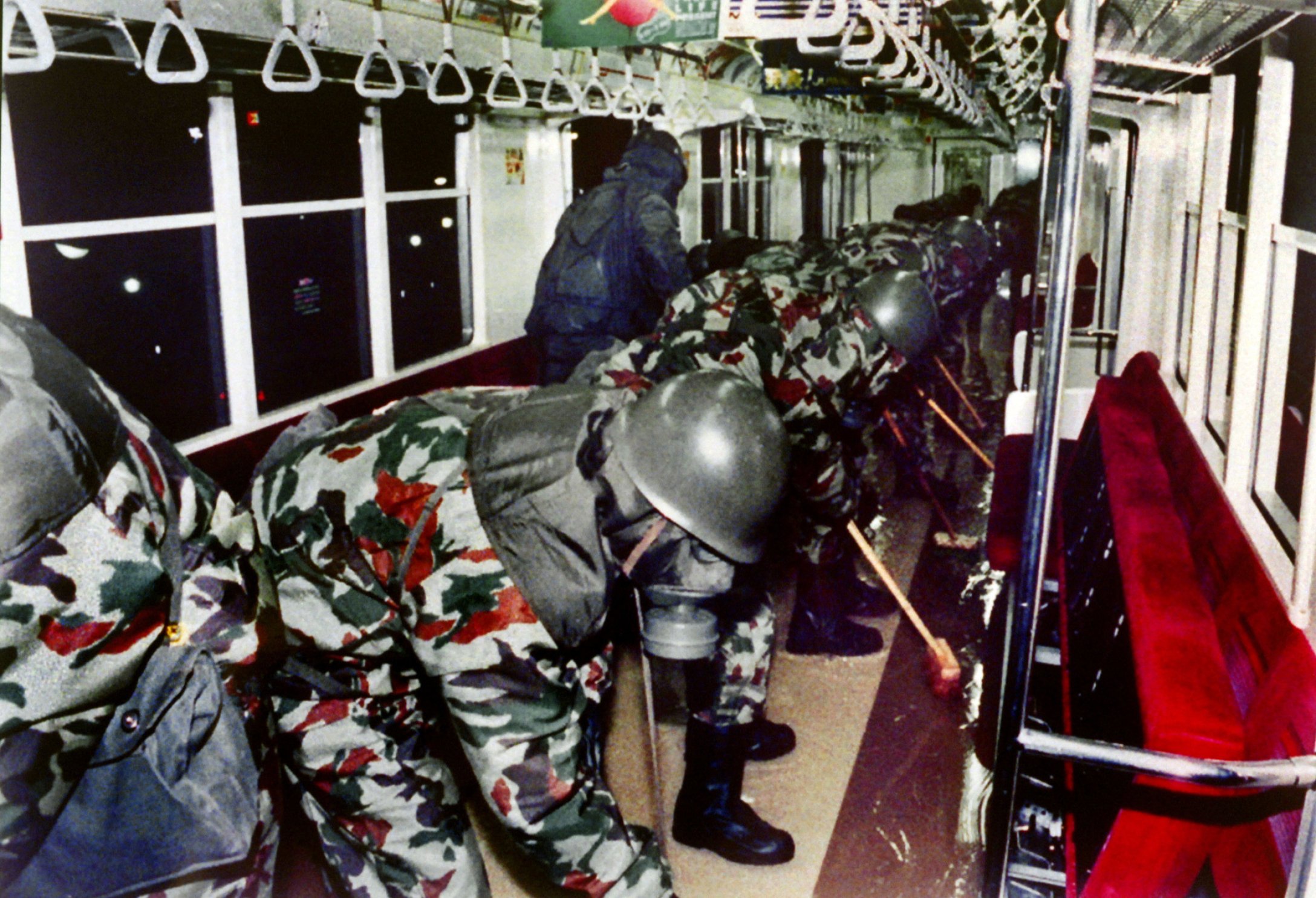 Нападение 20. Зариновая атака в Токийском метро 1995.