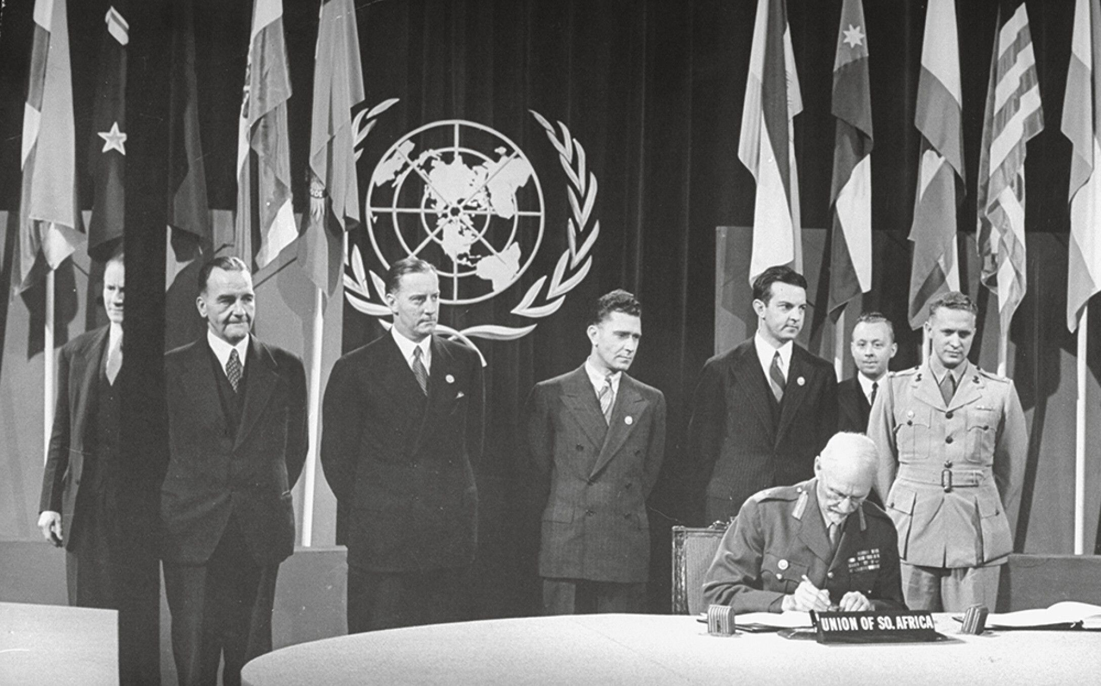 Устав оон приняли. Сан-Францисская конференция устав ООН. Устав ООН 1945. ООН 1945 год. Устав организации Объединенных наций (Сан-Франциско, 26 июня 1945 г.).