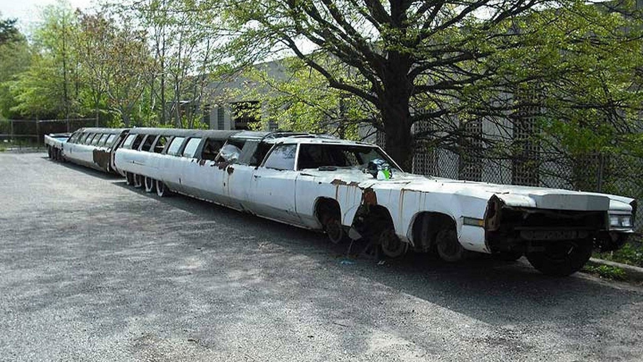 Самая длинная. Лимузин Джей Орберг.. Лимузин Американ Дрим. Самый длинный лимузин в мире American Dream. Cadillac Eldorado лимузин самый длинный.