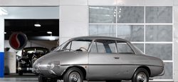 Яйцо на колесах: на аукцион выставили уникальный FIAT 60-х с необычным дизайном (фото)
