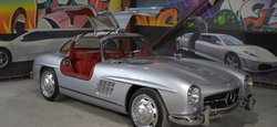 Осовремененная легенда: украинцы воссоздали знаменитый суперкар Mercedes 300 SL (видео)