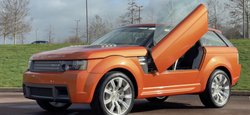 В интернете показали уникальный Land Rover 2000-х с дверьми как у Lamborghini (видео)