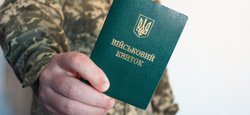 На Прикарпатье мужчина во время оповещения напал с ножом на военных ТЦК: есть раненые