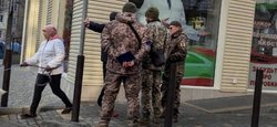 Дістав ніж і вдарив ним у живіт: у Львові чоловік напав на військового ТЦК
