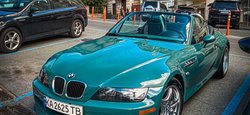 Баварська класика: у Києві засвітився рідкісний заряджений кабріолет BMW 90-х (фото)