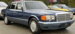 Їх випустили лише 349: у Києві продають броньований Mercedes 90-х із малим пробігом (фото)