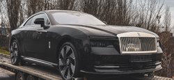 В Ровно заметили роскошный электрокар Rolls-Royce стоимостью более $500 000 (фото)