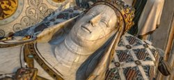 Відкрито гробницю відомої королеви: археологи не можуть пояснити те, що вони знайшли (фото)