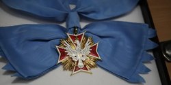 Вони вже померли: у Польщі пояснили, чому не позбавили Муссоліні та Катерину II Ордена Білого Орла