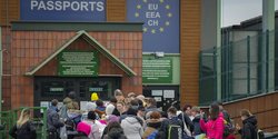ЕС не может депортировать украинцев из-за призывного возраста и национальности, — Чернев