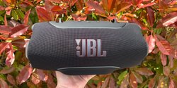 Самая мощная колонка лета 2026 года: какую модель JBL рекомендуют эксперты (фото)
