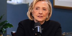 У Путина может быть компромат на Трампа: Клинтон высказала тревожное подозрение (видео)