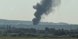 В Екатеринбурге дроны атаковали еще один склад Wildberries: столбы дыма над фурами (видео)