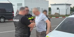 Скрывался от Интерпола почти 3 года: бывшего мэра Рахова вернули в Украину, он уже на свободе