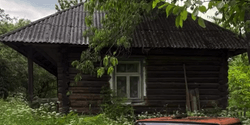 Украинец нашел в глухой деревне дома, которым более 200 лет — что он там увидел (фото)