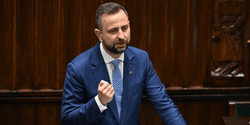 Украина не вступит в ЕС с Бандерой на флаге, — глава Минобороны Польши