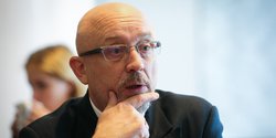 "Краще розвинений периферичний зір": Резніков закликав обговорити мобілізацію жінок