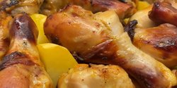 Гранично просто: рецепт картоплі з курячими гомілками