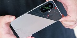 Смартфоны c мощным процессором вдвое дешевле флагманов: топ-3 модели 2026 года