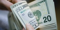 Доллар почти по 45 грн: где в Украине сегодня валюта продается дороже всего