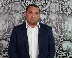 Оголошений у розшук "слуга народу" Кузьміних "знайшовся" у своєму Facebook