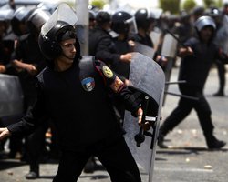 Приговор Мубараку встречен массовыми протестами