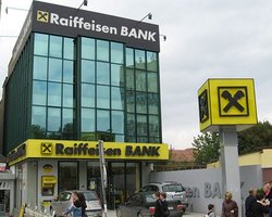 Raiffeisen может отказаться от бизнеса в Украине и России