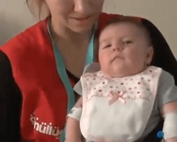 Більш як 100 годин під завалами після землетрусу: у Туреччині врятували немовля (відео)