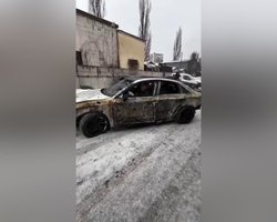 У Києві Audi, розбита "Шахедом", завелася і поїхала (відео)