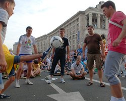 За прошедшие сутки в Украину прибыло рекордное число болельщиков Евро-2012