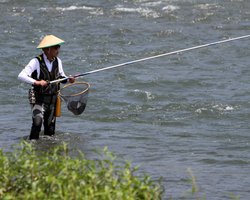 Японский рыбак выловил из моря мешок с 11 миллионами йен