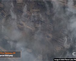Вирви до сотні метрів: з'явилися нові супутникові знімки наслідків ударів по складу БК в Торопці