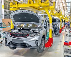 Санкции против Беларуси остановили новейший автозавод