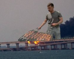 "Мені подобається, як воно горить": пожежа на Кримському мосту надихнула українців на меми