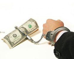 С 1 июля чиновникам запретят получать подарки дороже 480 гривен