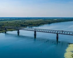 "Петля затягивается". ВСУ "закрыли" для россиян железнодорожный мост в Херсоне (видео)