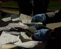 В школе столько не заработаешь: учительница географии организовала незаконный "бизнес" (фото)